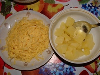 Начинка для фаршированных отбивных - тертый сыр и консервированные ананасы