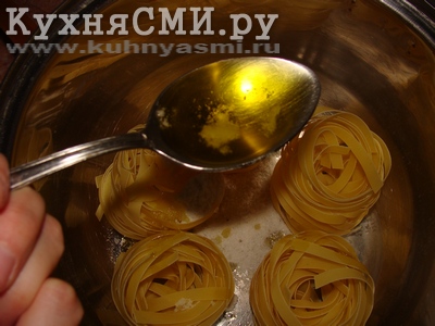 Добавить 1-2 столовые ложки оливкового масла